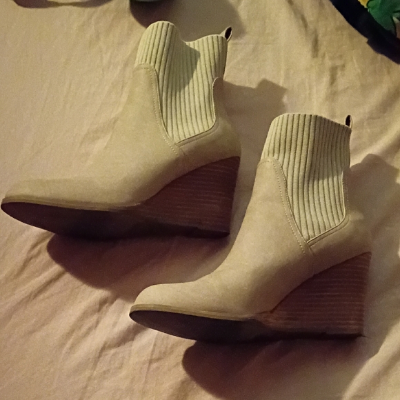Women's Cream Wedge Ankle Boots - Picture 1 of 6